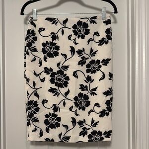 Ann Taylor Black and White Pencil Skirt Knee-Length